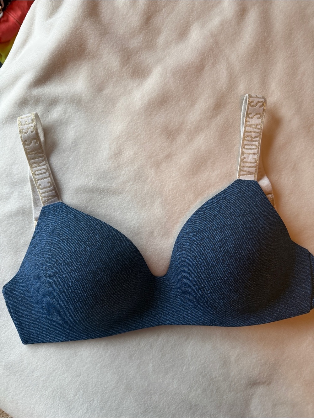 Victoria's Secret Navy Molded T-Shirt Bra with Branded Cream Straps